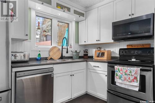 522 Candle Way, Saskatoon, SK - Indoor Photo Showing Kitchen With Double Sink