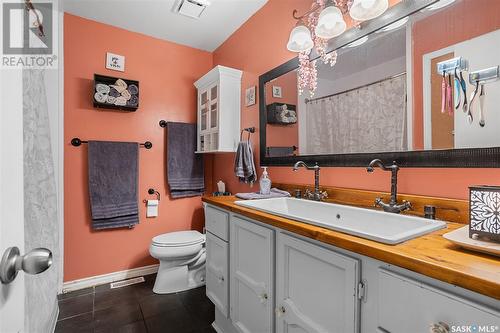 522 Candle Way, Saskatoon, SK - Indoor Photo Showing Bathroom