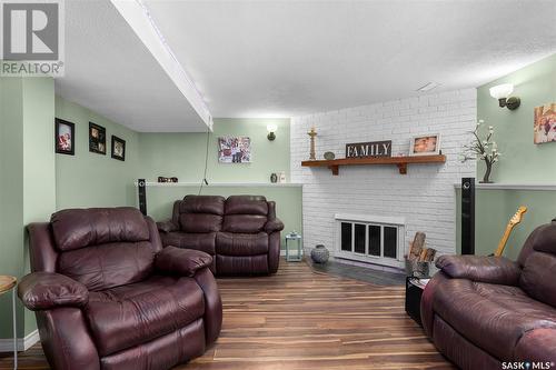 522 Candle Way, Saskatoon, SK - Indoor Photo Showing Living Room With Fireplace