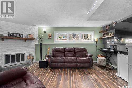 522 Candle Way, Saskatoon, SK - Indoor Photo Showing Living Room