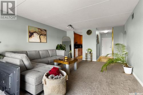 302 3520 Hillsdale Street, Regina, SK - Indoor Photo Showing Living Room