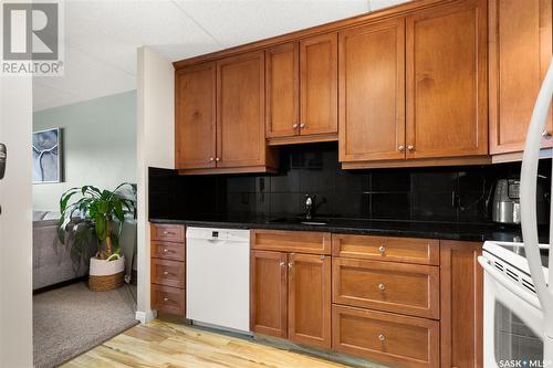 302 3520 Hillsdale Street, Regina, SK - Indoor Photo Showing Kitchen