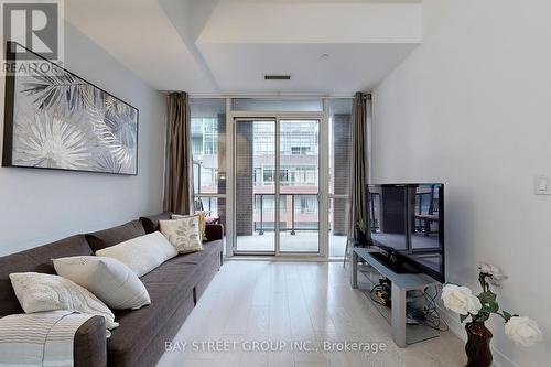 616 - 20 Bruyeres Mews, Toronto, ON - Indoor Photo Showing Living Room