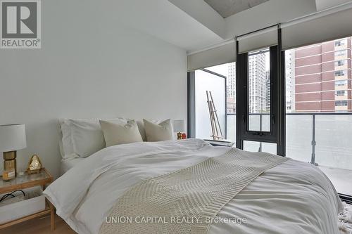 406 - 185 Roehampton Avenue, Toronto, ON - Indoor Photo Showing Bedroom