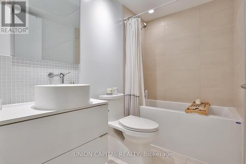 406 - 185 Roehampton Avenue, Toronto, ON - Indoor Photo Showing Bathroom