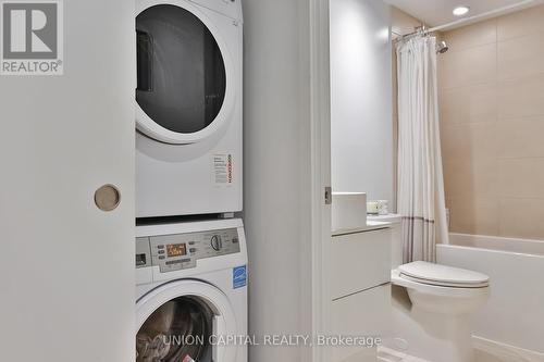 406 - 185 Roehampton Avenue, Toronto, ON - Indoor Photo Showing Laundry Room