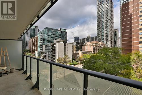 406 - 185 Roehampton Avenue, Toronto, ON - Outdoor With Balcony