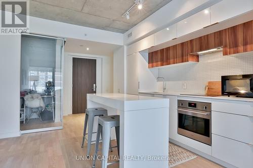 406 - 185 Roehampton Avenue, Toronto, ON - Indoor Photo Showing Kitchen