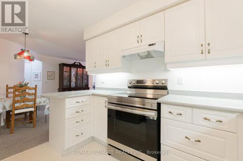 402 - 1387 Bayview Avenue, Toronto, ON - Indoor Photo Showing Kitchen