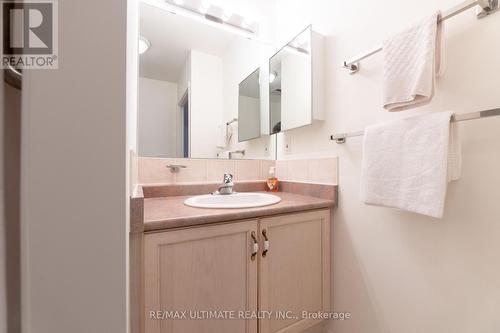 402 - 1387 Bayview Avenue, Toronto, ON - Indoor Photo Showing Bathroom