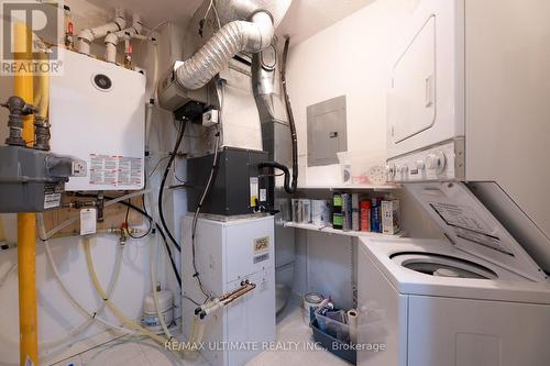 402 - 1387 Bayview Avenue, Toronto, ON - Indoor Photo Showing Laundry Room