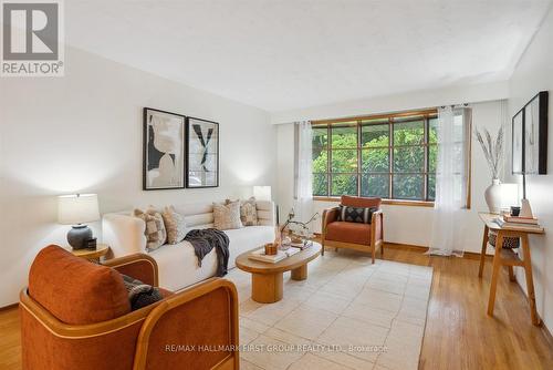 706 Tulip Court, Oshawa, ON - Indoor Photo Showing Living Room