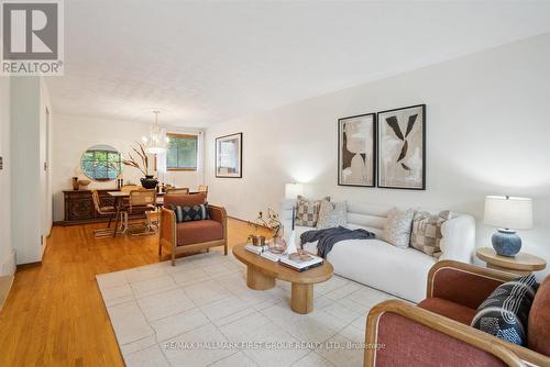 706 Tulip Court, Oshawa, ON - Indoor Photo Showing Living Room