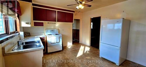 1796 Saunderson Drive, Ottawa, ON - Indoor Photo Showing Kitchen