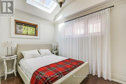 65 Leisure Lane, Richmond Hill, ON - Indoor Photo Showing Bedroom