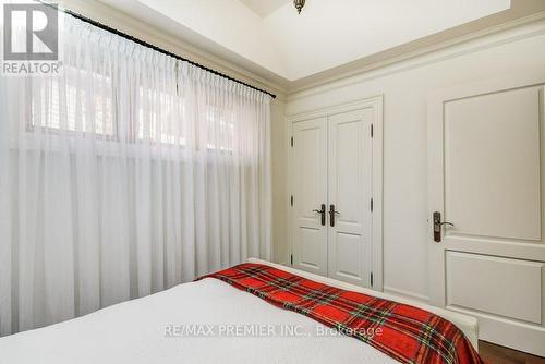 65 Leisure Lane, Richmond Hill, ON - Indoor Photo Showing Bedroom