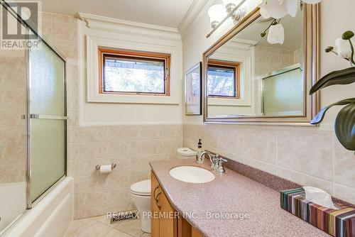 65 Leisure Lane, Richmond Hill, ON - Indoor Photo Showing Bathroom