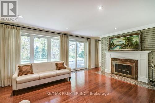 65 Leisure Lane, Richmond Hill, ON - Indoor Photo Showing Living Room With Fireplace