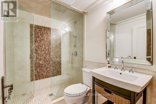 65 Leisure Lane, Richmond Hill, ON - Indoor Photo Showing Bathroom