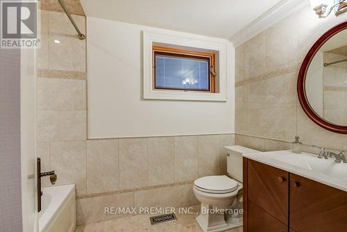 65 Leisure Lane, Richmond Hill, ON - Indoor Photo Showing Bathroom