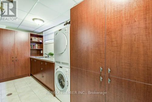 65 Leisure Lane, Richmond Hill, ON - Indoor Photo Showing Laundry Room