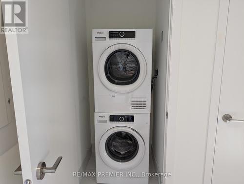 515 - 9 Steckley House Lane, Richmond Hill, ON - Indoor Photo Showing Laundry Room