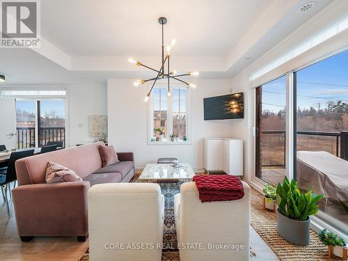 304 - 199 Pine Grove Road, Vaughan, ON - Indoor Photo Showing Living Room