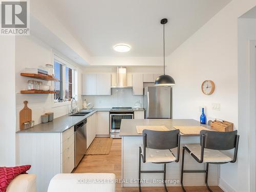 304 - 199 Pine Grove Road, Vaughan, ON - Indoor Photo Showing Kitchen With Double Sink