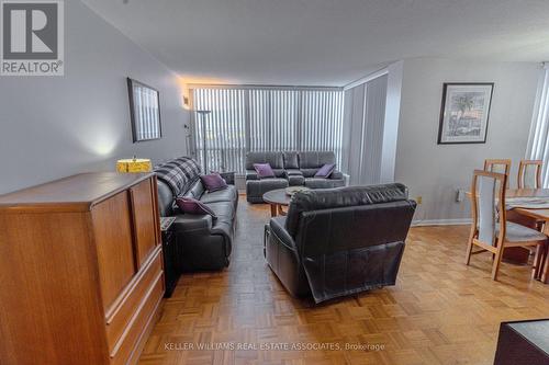 1112 - 12 Laurelcrest Street, Brampton, ON - Indoor Photo Showing Living Room