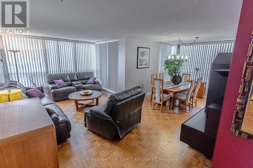 1112 - 12 Laurelcrest Street, Brampton, ON - Indoor Photo Showing Living Room