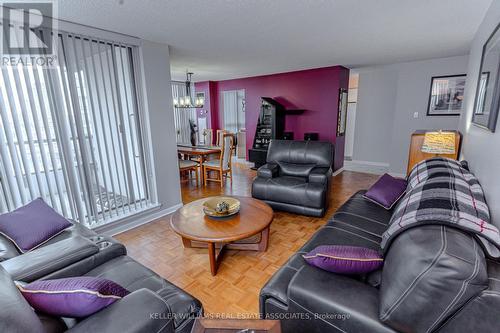 1112 - 12 Laurelcrest Street, Brampton, ON - Indoor Photo Showing Living Room