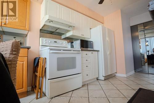 1112 - 12 Laurelcrest Street, Brampton, ON - Indoor Photo Showing Kitchen