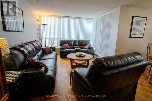 1112 - 12 Laurelcrest Street, Brampton, ON - Indoor Photo Showing Living Room