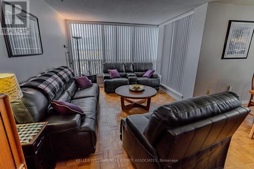 1112 - 12 Laurelcrest Street, Brampton, ON - Indoor Photo Showing Living Room