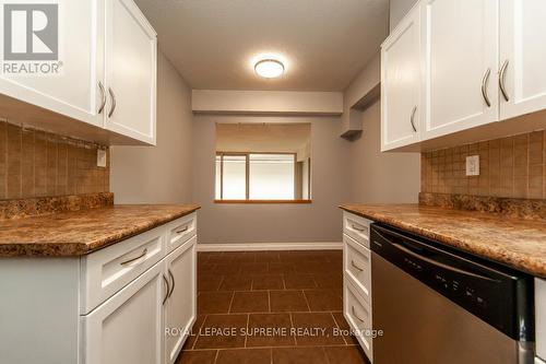 105 - 270 Scarlett Road, Toronto, ON - Indoor Photo Showing Kitchen