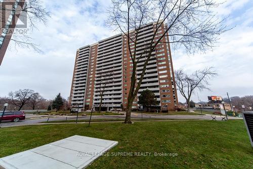 105 - 270 Scarlett Road, Toronto, ON - Outdoor