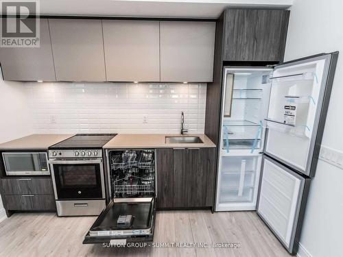 1004 - 65 Annie Craig Road, Toronto, ON - Indoor Photo Showing Kitchen