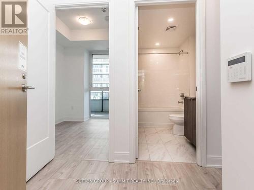 1004 - 65 Annie Craig Road, Toronto, ON - Indoor Photo Showing Bathroom