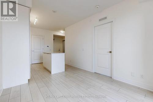 807 - 30 Elm Drive W, Mississauga, ON - Indoor Photo Showing Kitchen