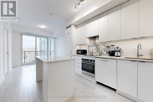 807 - 30 Elm Drive W, Mississauga, ON - Indoor Photo Showing Kitchen With Upgraded Kitchen