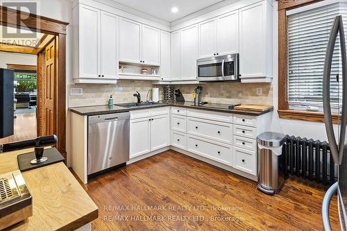 31 Hewitt Avenue, Toronto, ON - Indoor Photo Showing Kitchen With Upgraded Kitchen