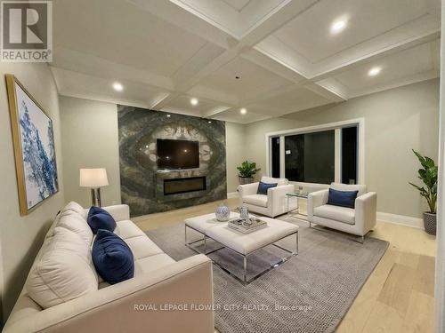 1264 St Marys Avenue, Mississauga, ON - Indoor Photo Showing Living Room