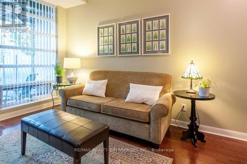 101 - 235 Sherway Gardens Road, Toronto, ON - Indoor Photo Showing Living Room