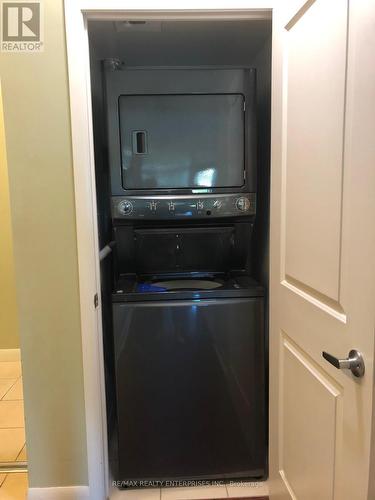 101 - 235 Sherway Gardens Road, Toronto, ON - Indoor Photo Showing Laundry Room