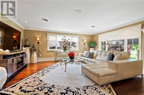 181 Lakeshore Road, St. Catharines, ON - Indoor Photo Showing Living Room