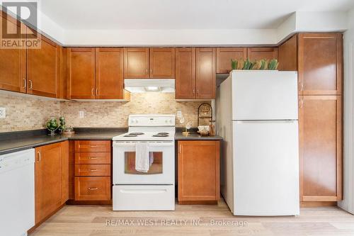 848 Stark Circle, Milton, ON - Indoor Photo Showing Kitchen