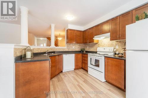 848 Stark Circle, Milton, ON - Indoor Photo Showing Kitchen With Double Sink