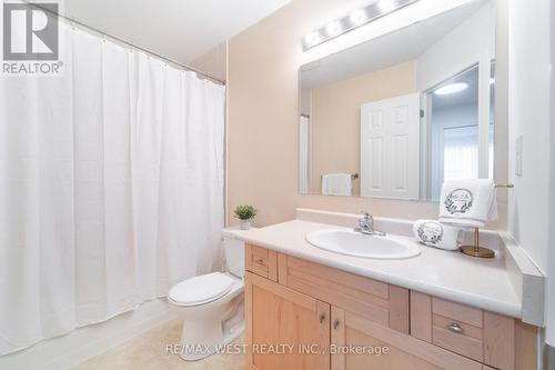 848 Stark Circle, Milton, ON - Indoor Photo Showing Bathroom