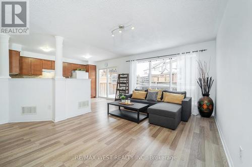 848 Stark Circle, Milton, ON - Indoor Photo Showing Living Room