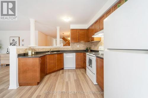 848 Stark Circle, Milton, ON - Indoor Photo Showing Kitchen